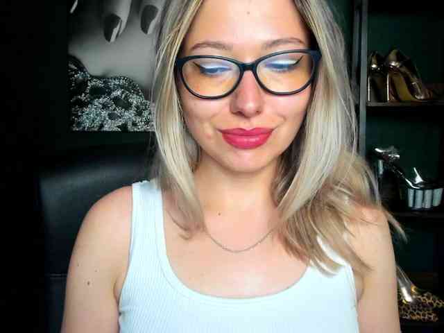 xxHeidiLove webcam
