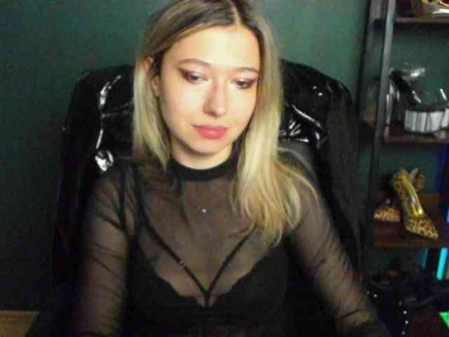 xxHeidiLove webcam