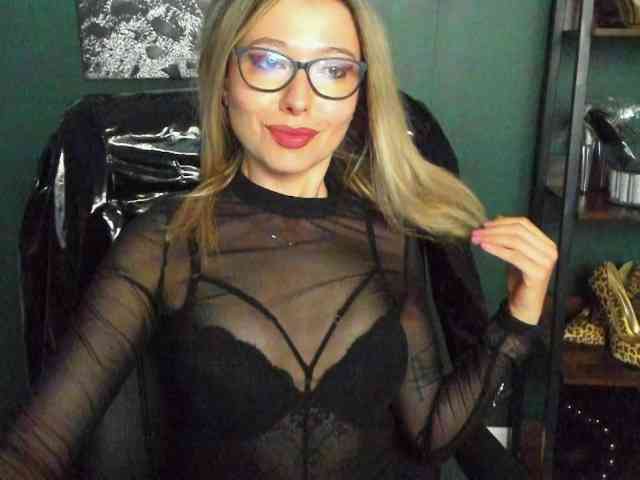 xxHeidiLove webcam