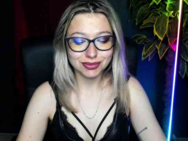 xxHeidiLove webcam