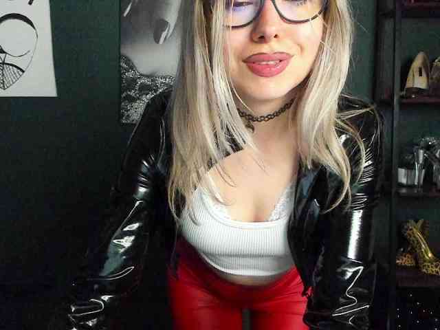 xxHeidiLove webcam