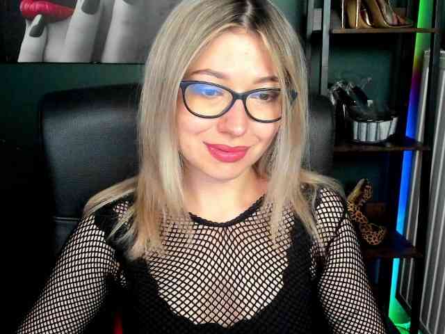 xxHeidiLove Sex Cam Show