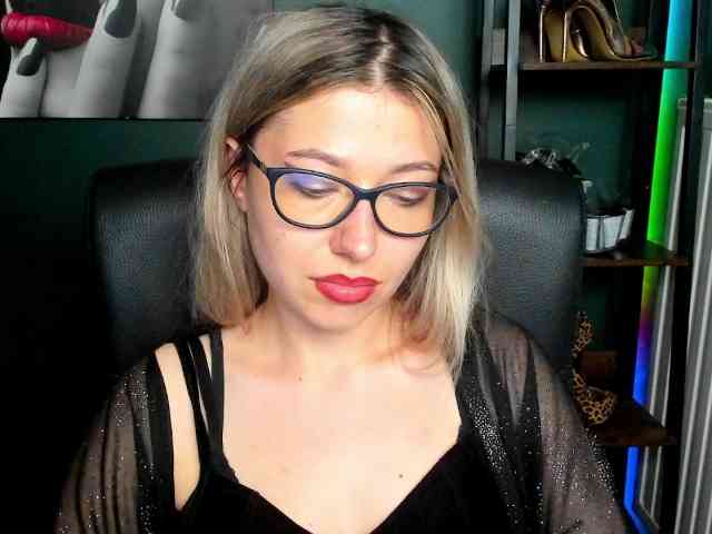 xxHeidiLove webcam