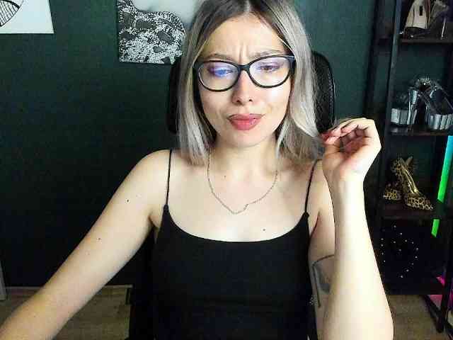 xxHeidiLove webcam