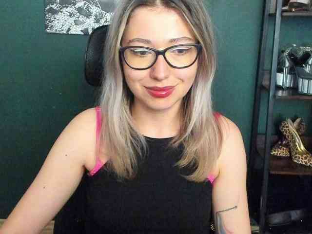 xxHeidiLove webcam