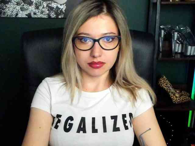 xxHeidiLove webcam