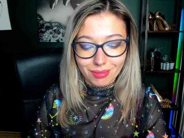 xxHeidiLove webcam