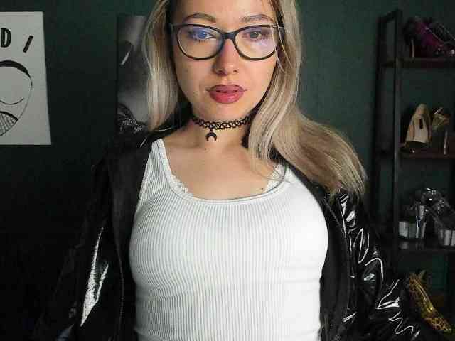 xxHeidiLove webcam