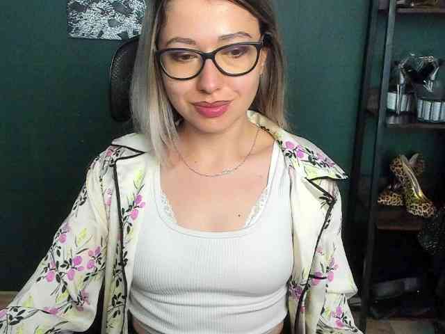 xxHeidiLove webcam