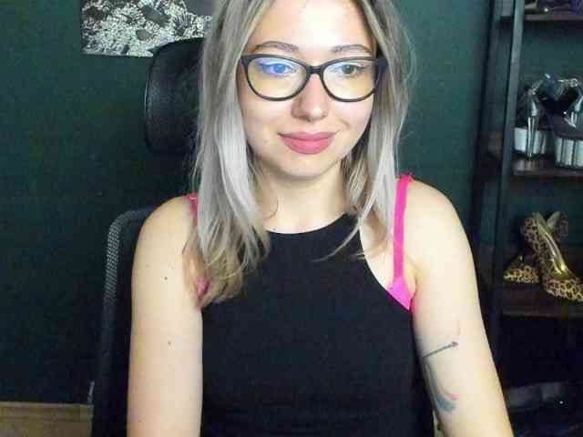 xxHeidiLove webcam