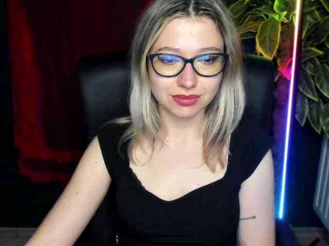 xxHeidiLove webcam