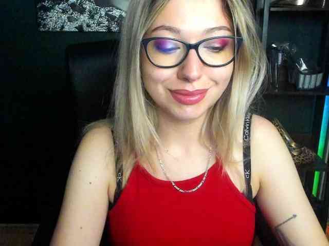 xxHeidiLove webcam