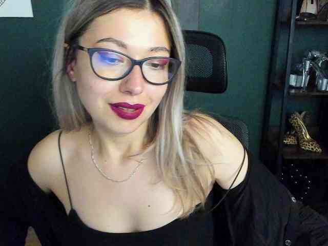 xxHeidiLove webcam