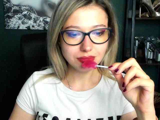 xxHeidiLove webcam