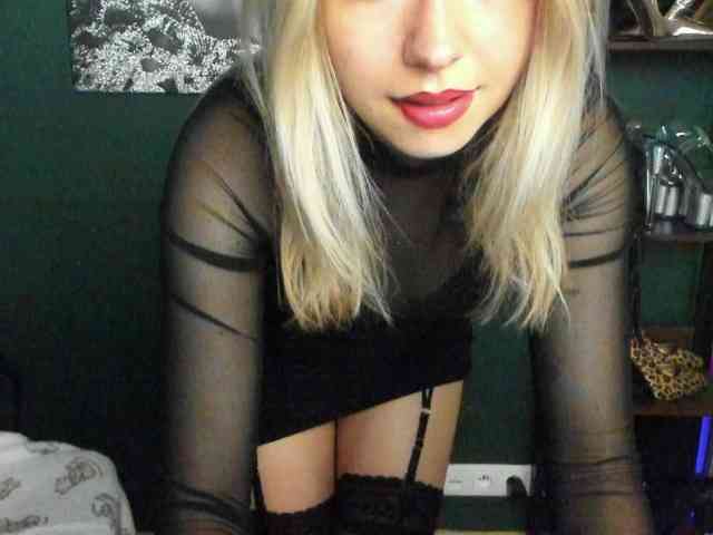 xxHeidiLove webcam