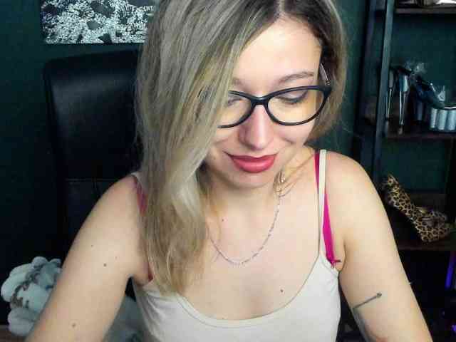 xxHeidiLove webcam