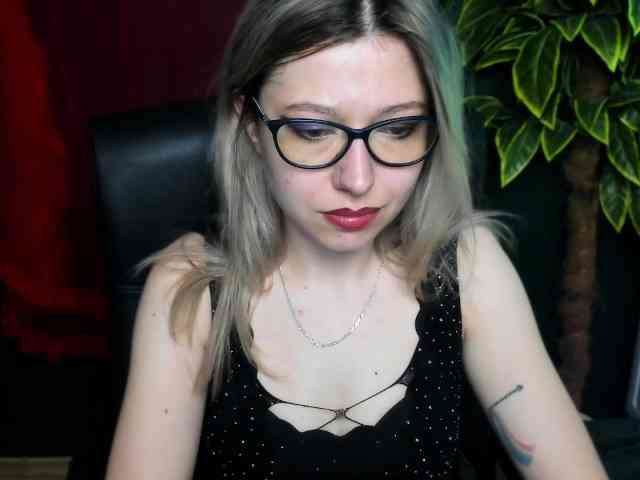 xxHeidiLove webcam