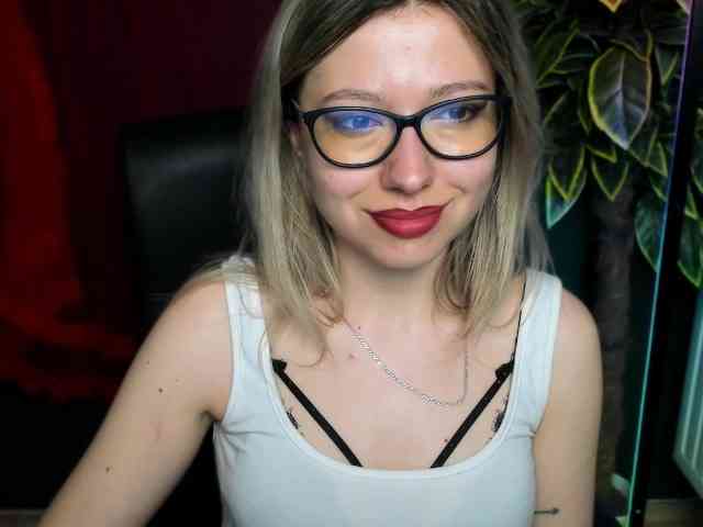 xxHeidiLove webcam