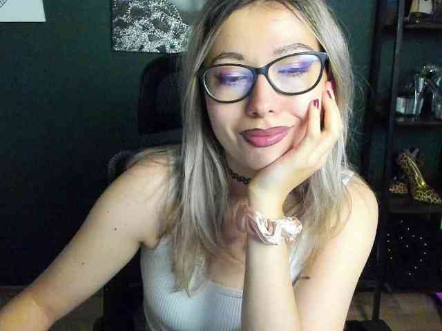 xxHeidiLove webcam