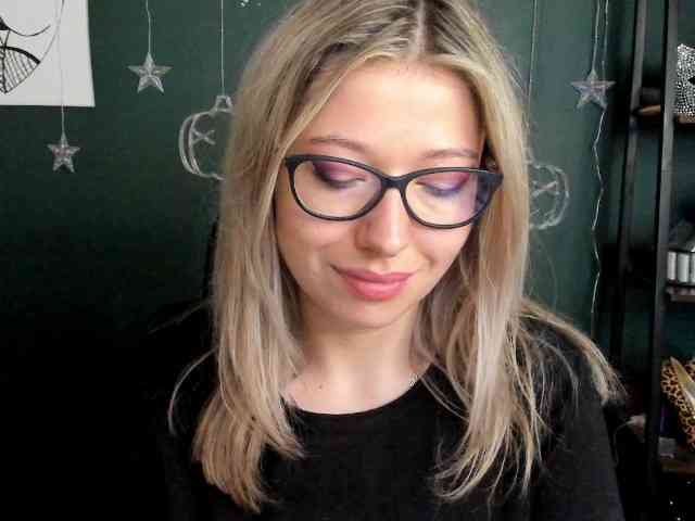 xxHeidiLove webcam