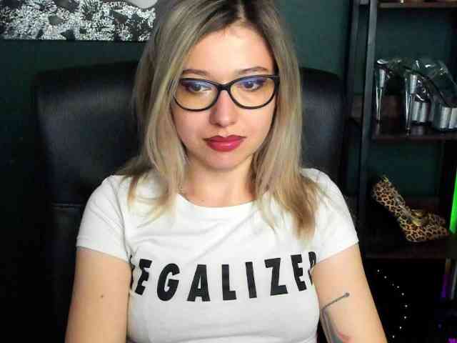 xxHeidiLove webcam
