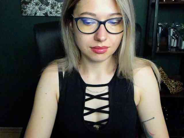 xxHeidiLove webcam
