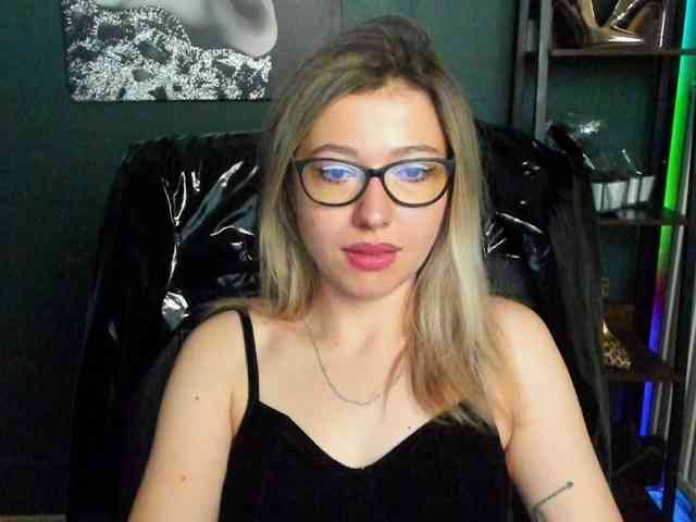 xxHeidiLove webcam