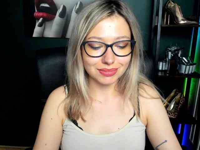 xxHeidiLove webcam
