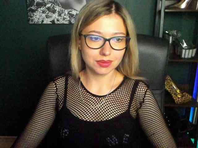xxHeidiLove webcam
