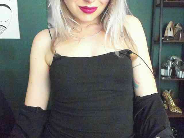 xxHeidiLove webcam