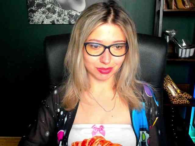 xxHeidiLove webcam