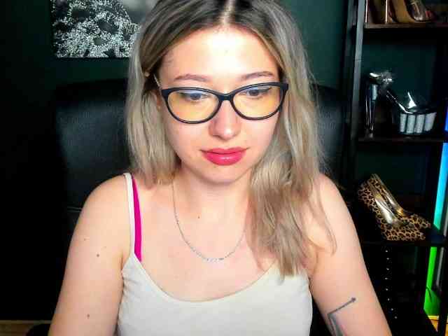 xxHeidiLove webcam
