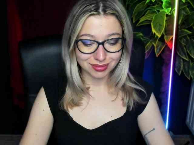 xxHeidiLove webcam