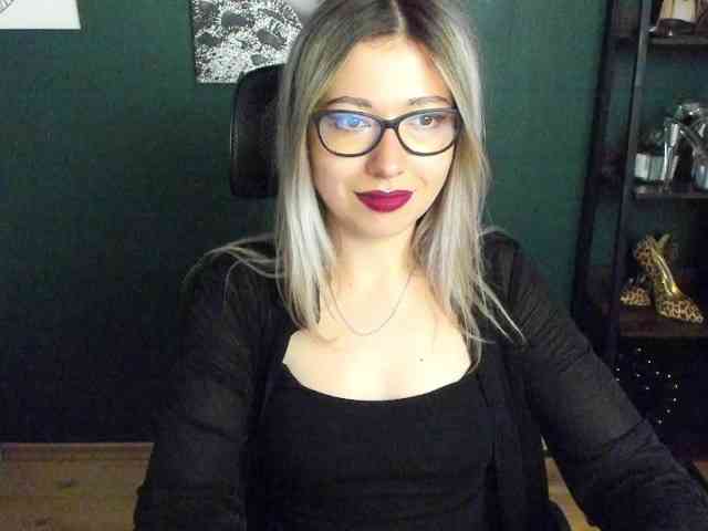 xxHeidiLove webcam