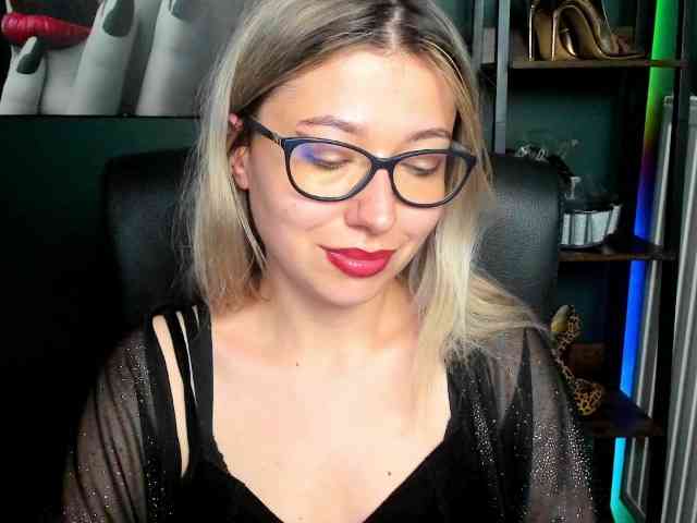 xxHeidiLove webcam