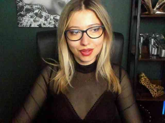xxHeidiLove webcam