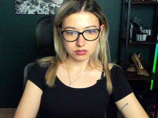 xxHeidiLove webcam