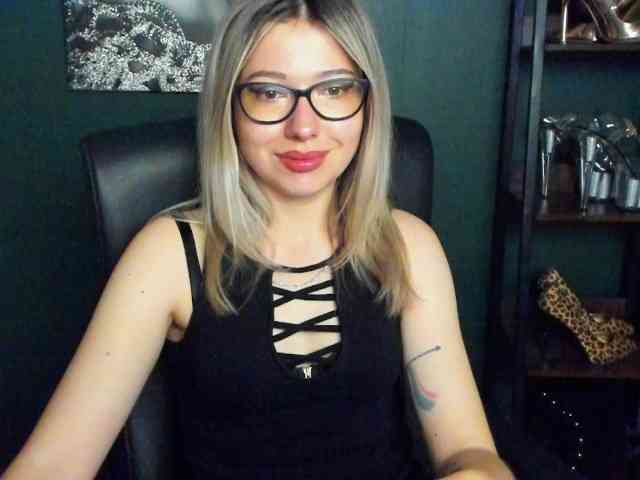 xxHeidiLove webcam