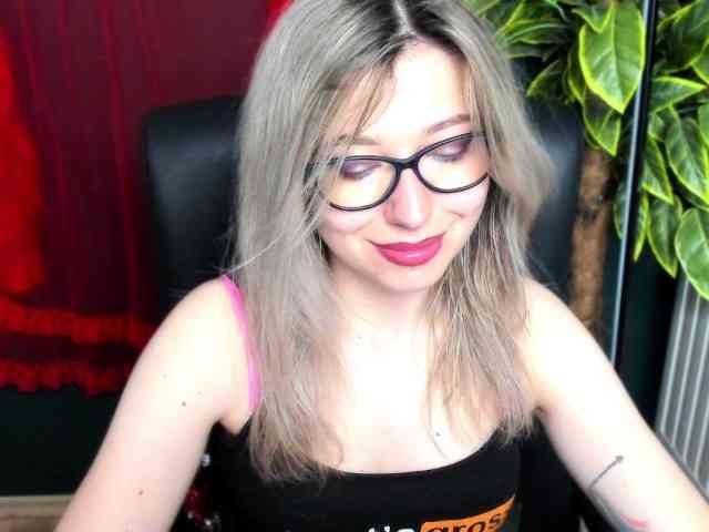xxHeidiLove webcam