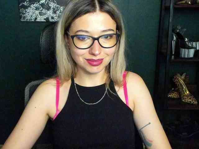 xxHeidiLove webcam