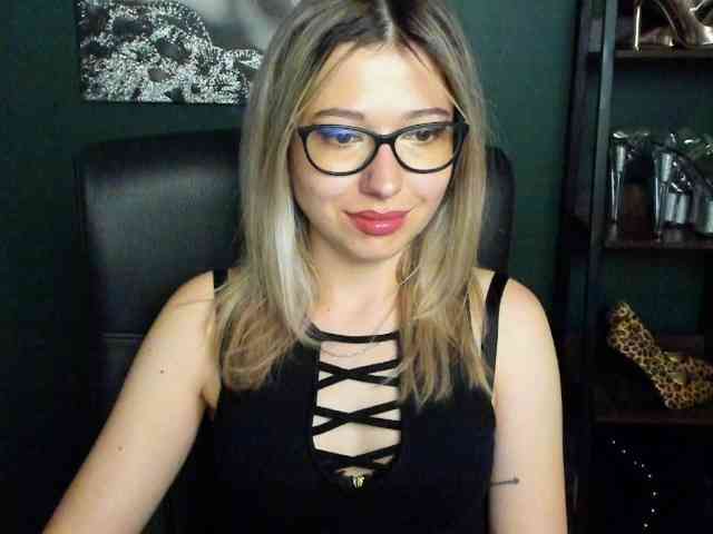 xxHeidiLove webcam
