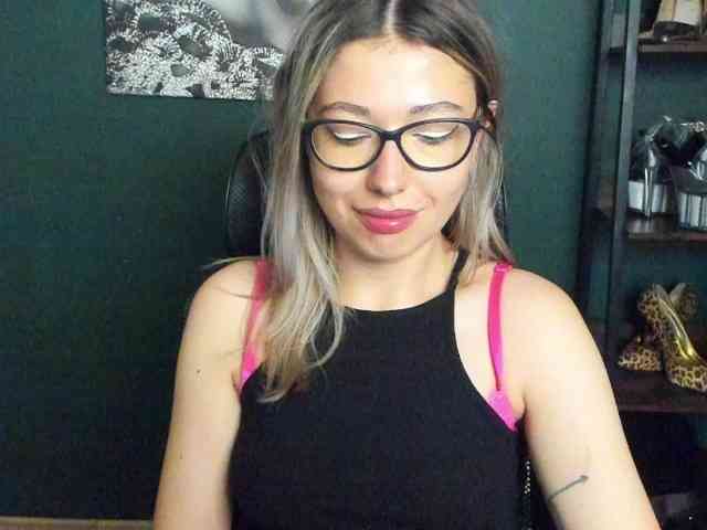 xxHeidiLove webcam