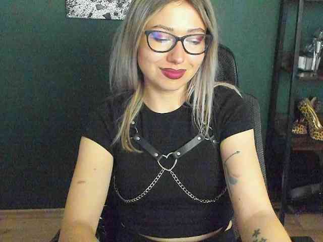 xxHeidiLove webcam