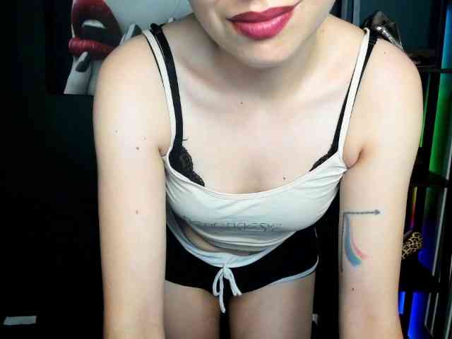 xxHeidiLove webcam