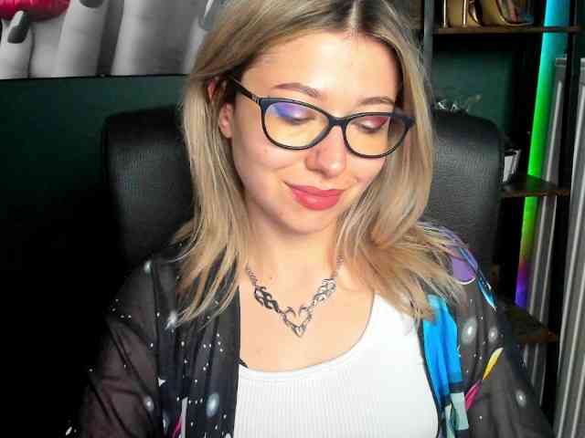 xxHeidiLove webcam