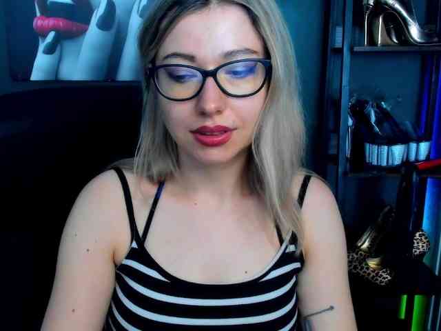 xxHeidiLove webcam
