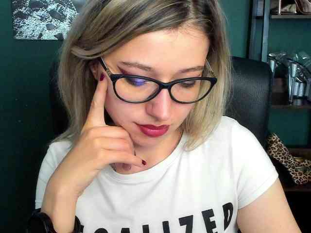 xxHeidiLove webcam