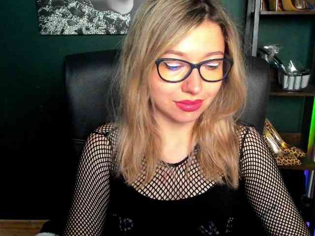 xxHeidiLove webcam