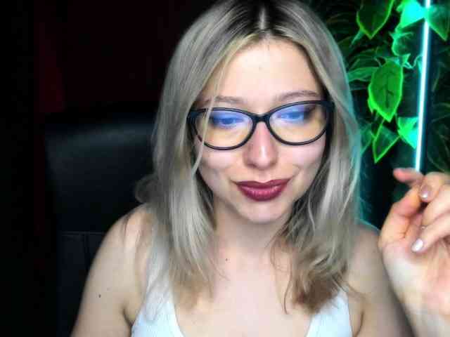 xxHeidiLove webcam