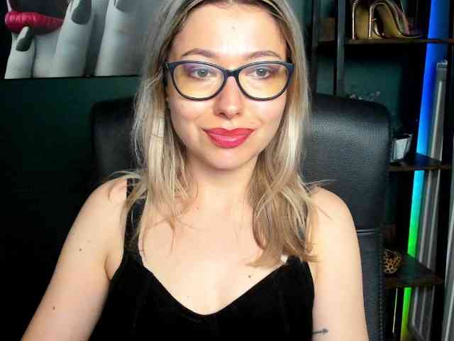 xxHeidiLove webcam